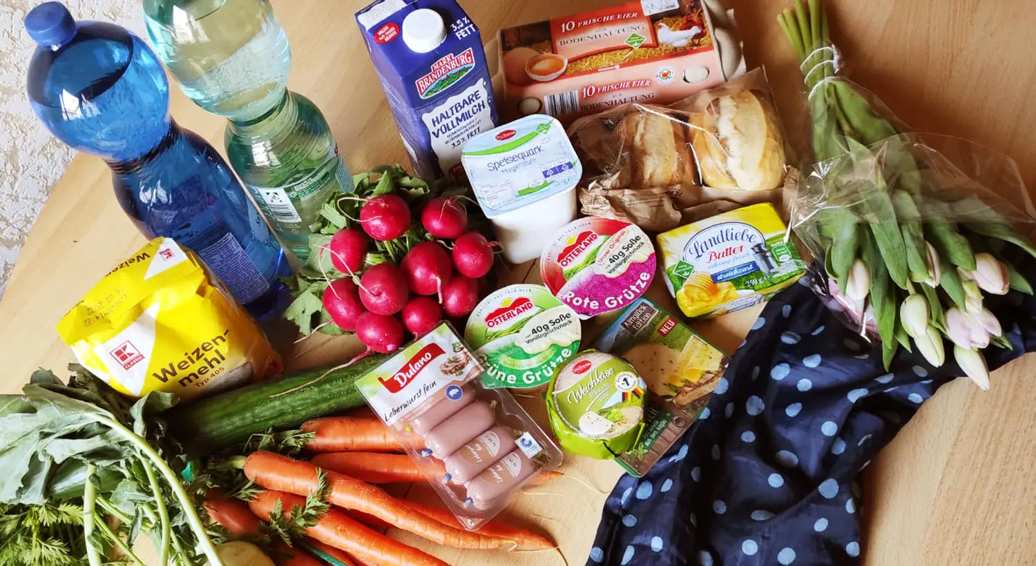 Privatleistungen Tisch mit Lebensmitteln